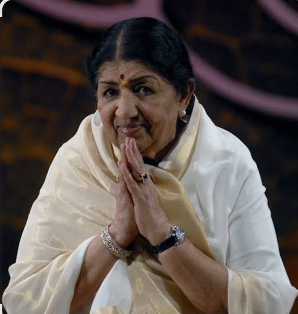 “लता दिदी” हे नाव केवळ व्यक्तीचे नाही, तर एका युगाचे प्रतीक आहे.